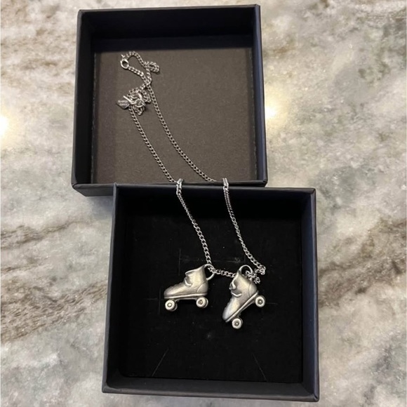 Sarah Coventry roller skate necklace - Picture 2 of 4